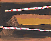 zwei dicke rotweiß gestreifte Linien vor einem Hintergrund in Erdtönen